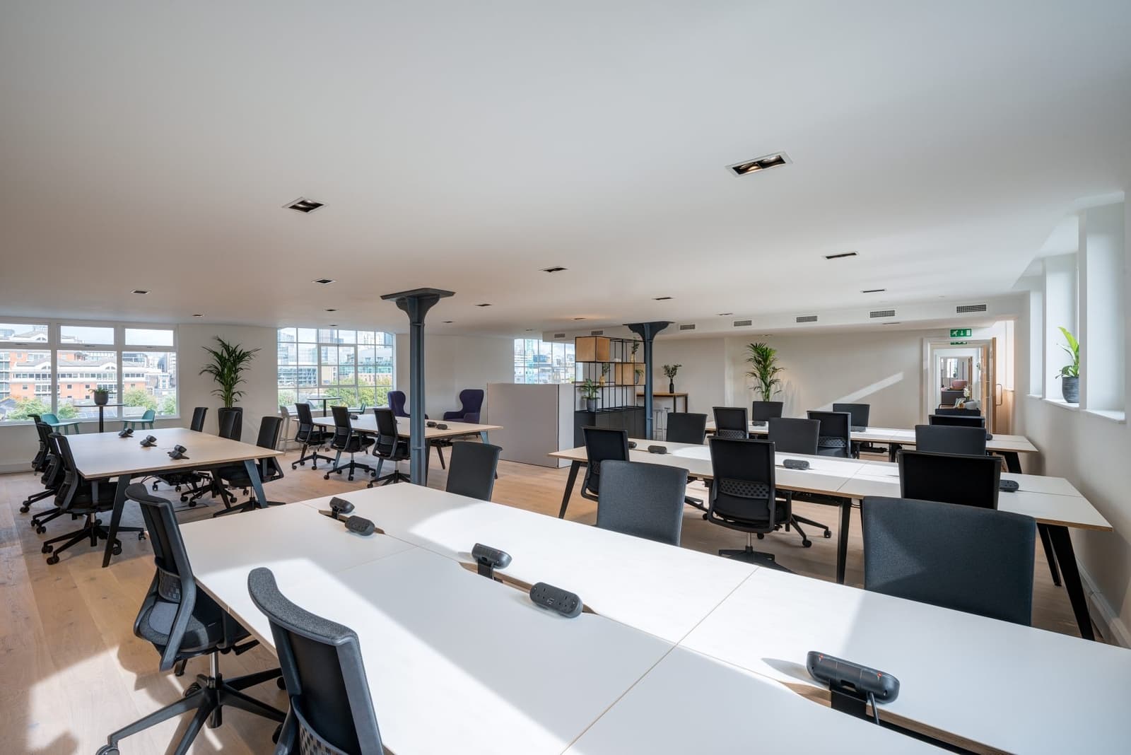 Collaborate London office furniture consultants